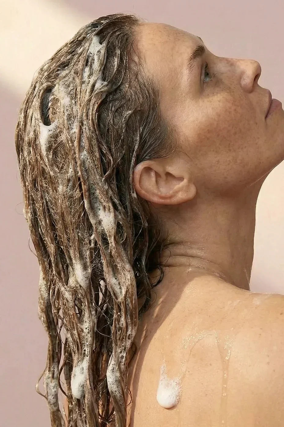 Curly Girl-metoden i 2026 - hvad virker egentlig (og hvad gør ikke)?