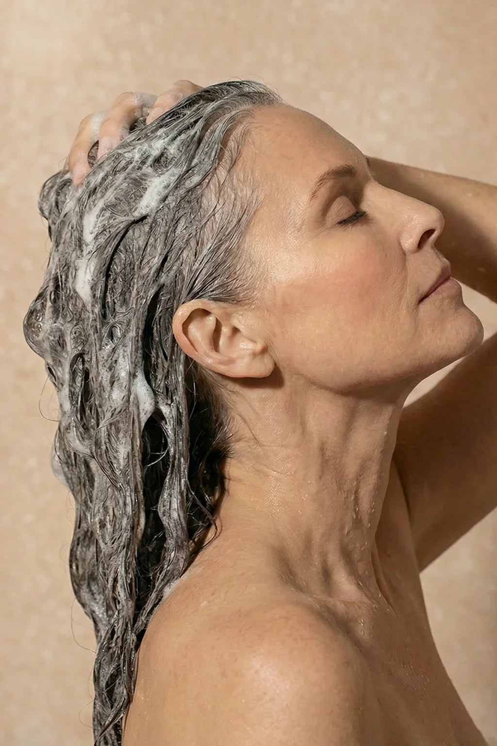 Gråt hår: Sådan får du ro, glans og form i håret